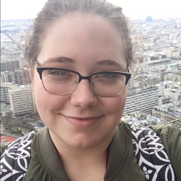 Meet your Posher, Emily - Picture 2 of 6